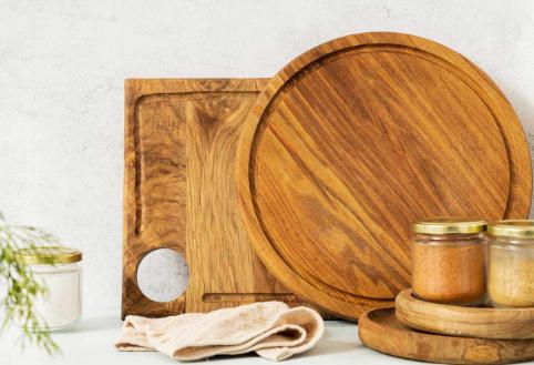 Are Cheese Boards with Knives Suitable for Outdoor Use?