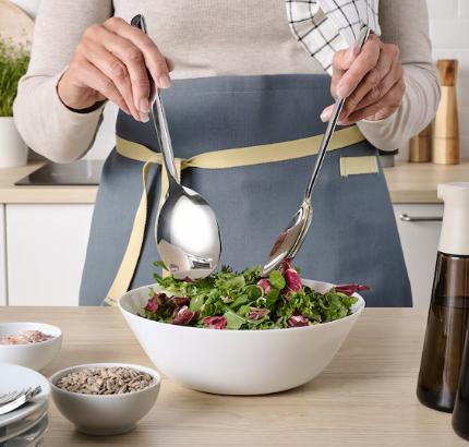 Can Salad Spoons Be Used in Formal Dining?