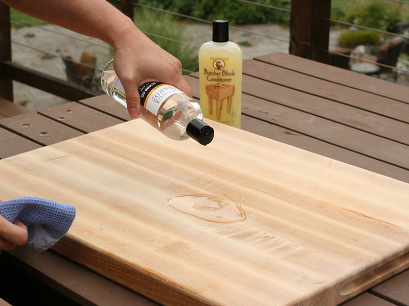 pouring-oil-cutting-board.jpg