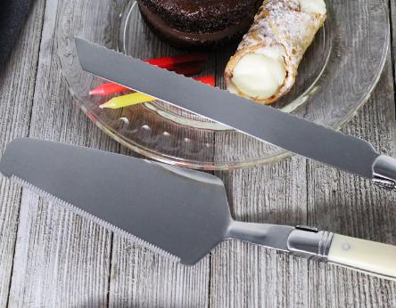 Os servidores de bolo de a&ccedil;o inoxid&aacute;vel s&atilde;o seguros para uso alimentar?